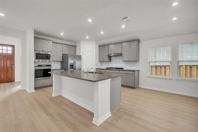 Building Photo - 113 Charro Ct