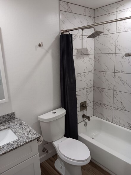 Building Photo - 2138 W Madison St