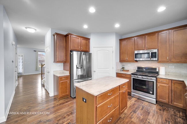 Building Photo - 2305 Brookstone Dr