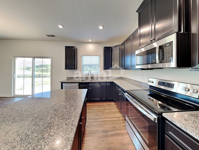 Building Photo - 548 Larragan Dr