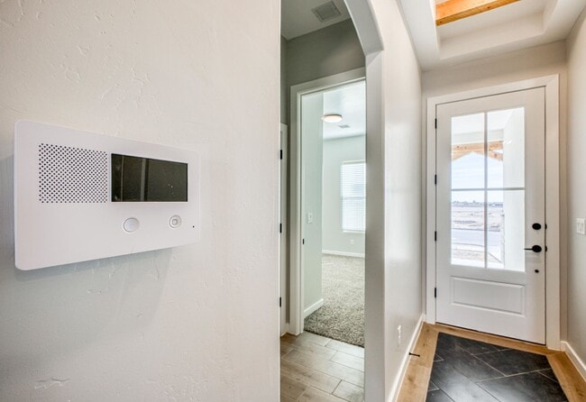 Building Photo - Beautiful East side House 4 bed-2.5 baths, part of The  Club that includes Swimming Pool, Gym, Te...