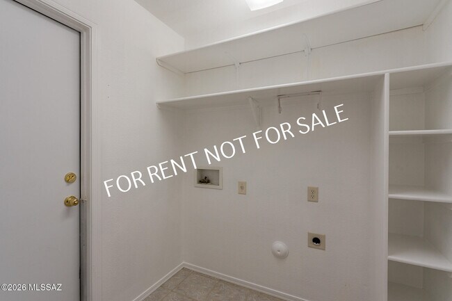 Building Photo - 2439 W Rousseau St