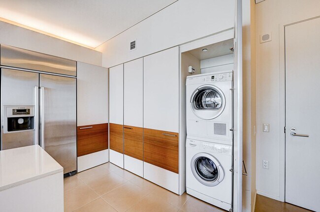Building Photo - Veer Towers 1704E-One Bedroom Fully Furnis...