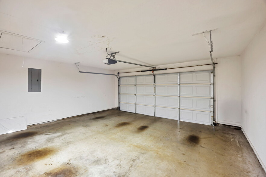Building Photo - 719 Peach St