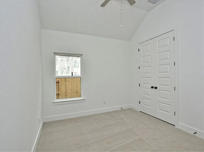 Building Photo - 2233 Nates Pl