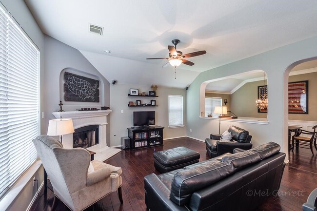 Building Photo - 23915 Elden Hills Ct