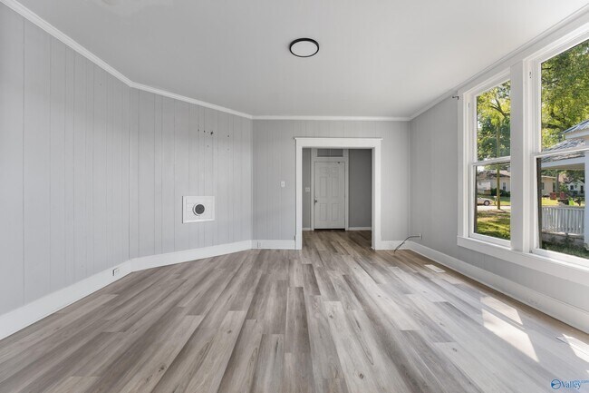 Building Photo - 109 5th Ave NW