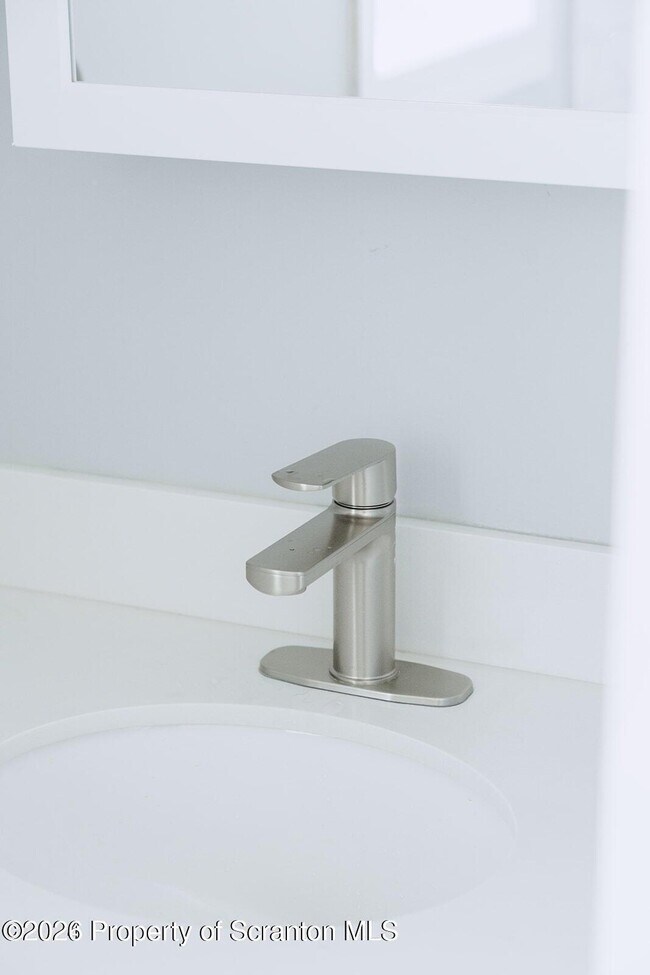 Building Photo - 955 E Elm St