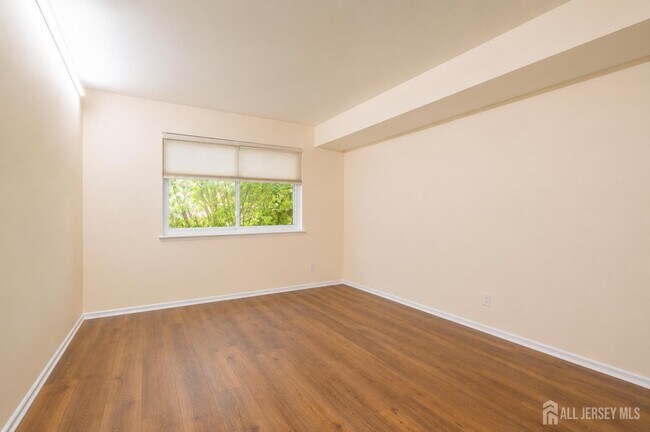 Building Photo - 201 Edison Glen Terrace