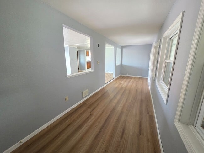 Building Photo - 3 Bed 1 Bath Single Family Home in Wiscons...