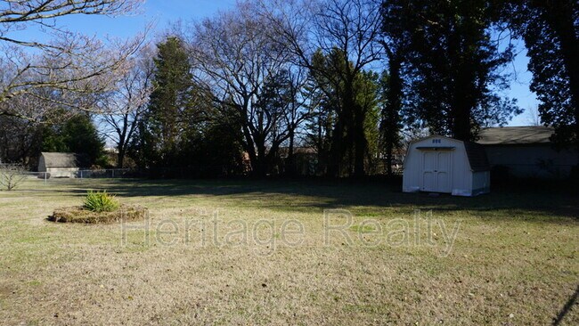 Building Photo - 867 Westgate Dr
