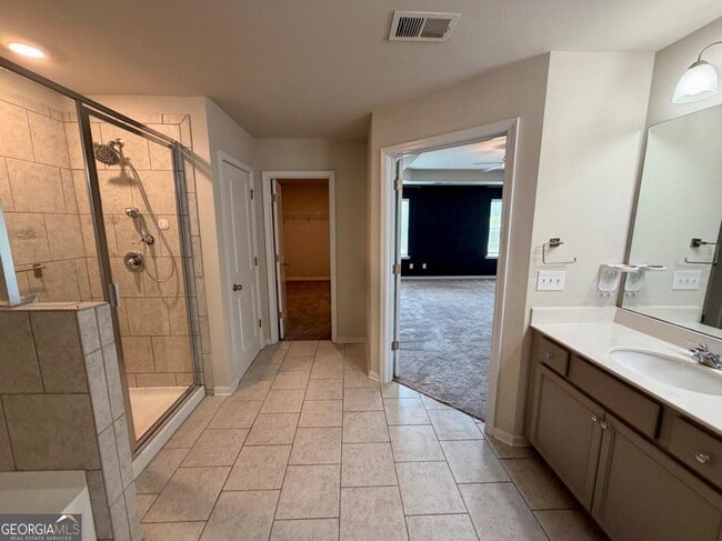 Building Photo - 7091 Gladstone Cir