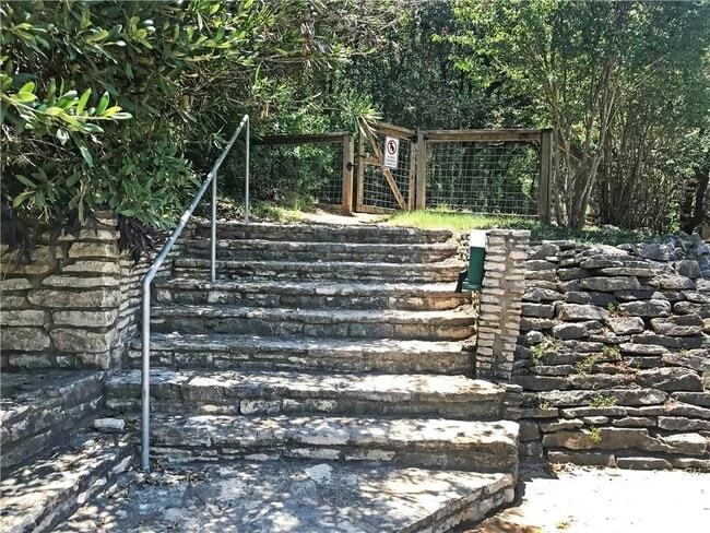 Building Photo - 741 E Oltorf St