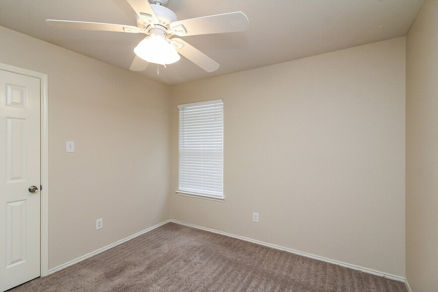 Building Photo - 2807 N Hampton Dr