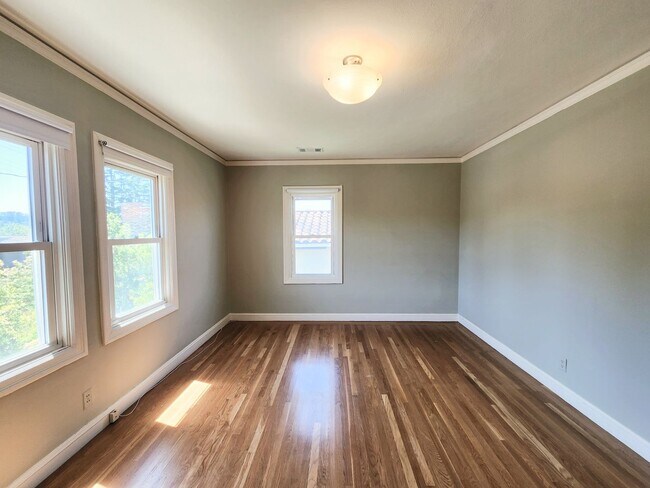Building Photo - Elegant, spacious home in San Mateo