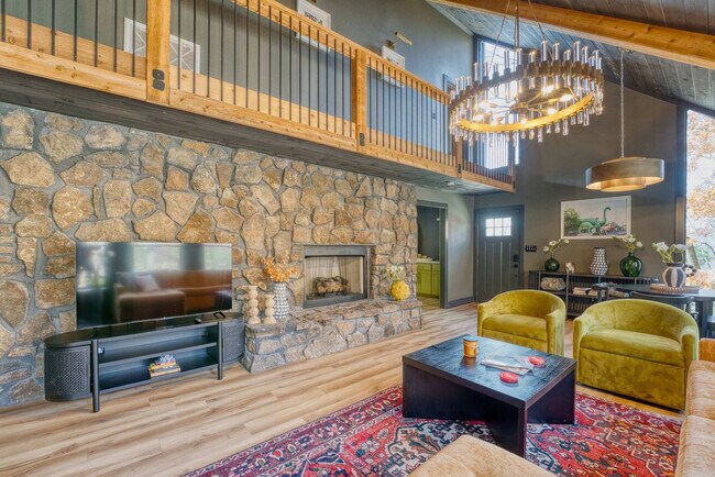 Building Photo - 1780 N Walnut Ave