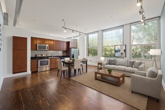 Building Photo - 1312 Live Oak St