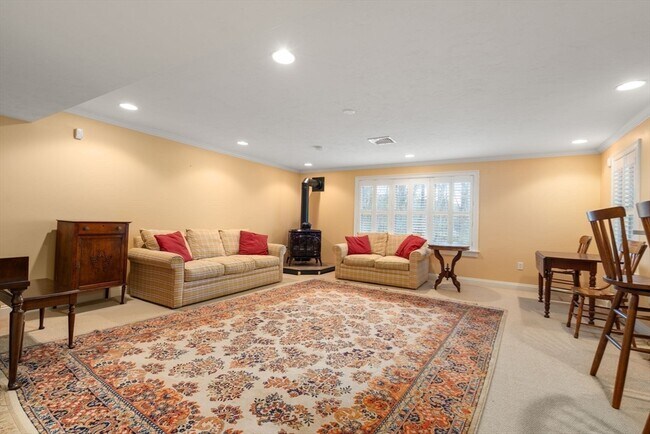 Building Photo - 3 Summerland Way