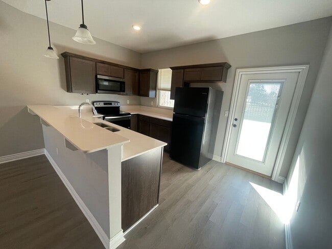 Building Photo - 5501/03 N Edwards Cir