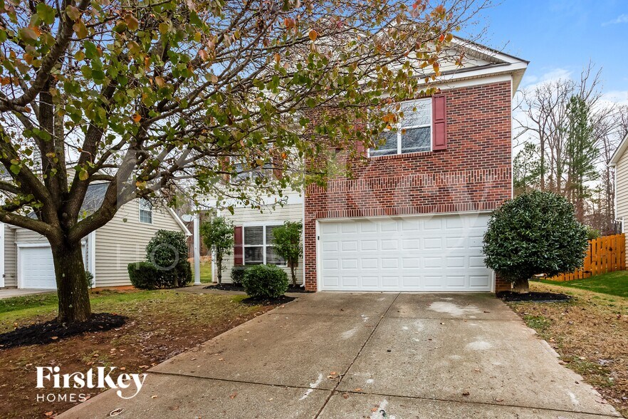 Building Photo - 8122 Chatham Oaks Dr