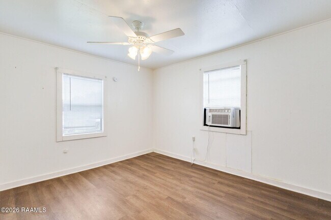 Building Photo - 866 Mouton Rd