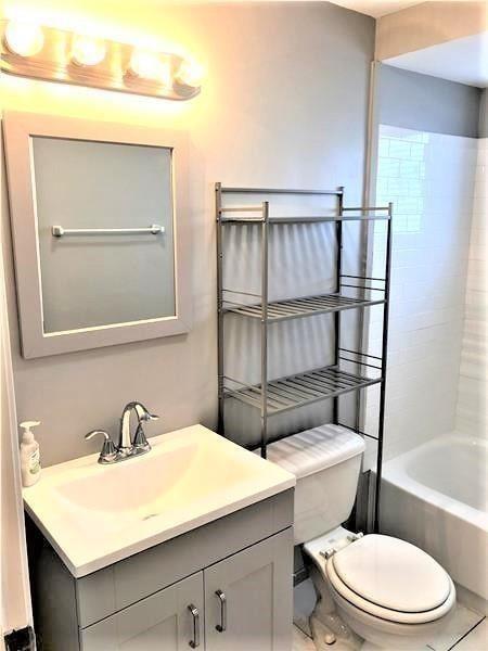 Building Photo - 3768 W 5th Ave