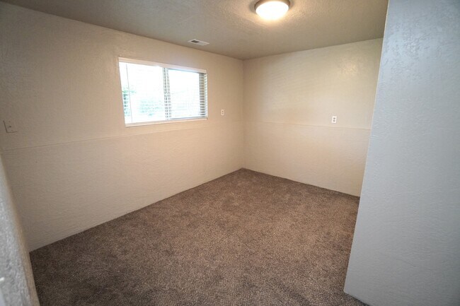 Building Photo - 698 Berwick Dr