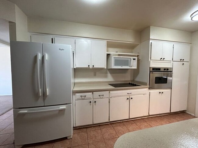 Building Photo - 1932 E Loyola Dr