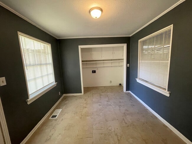 Building Photo - 3 Bedroom 2 Bath Home in Clinton
