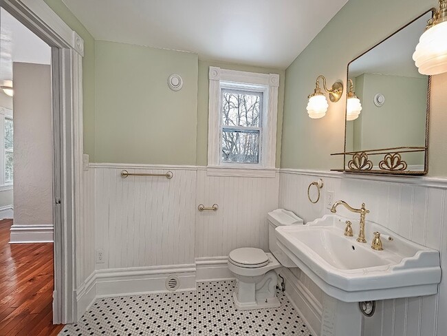 Building Photo - 130 Boroview Ave