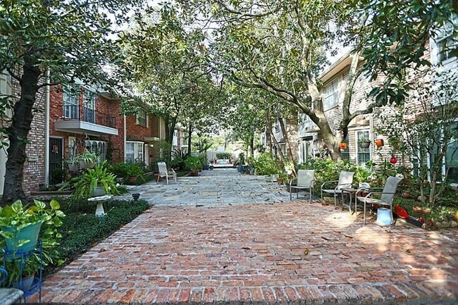 Building Photo - 5530 Holly St