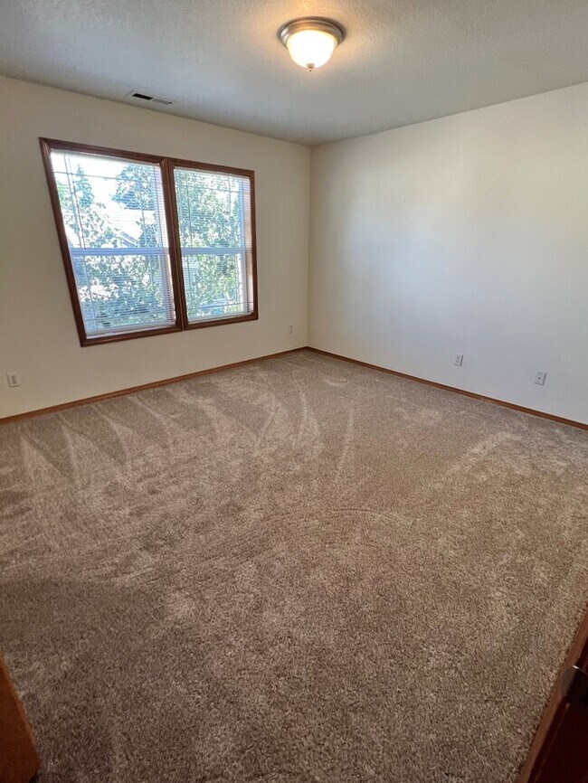 Building Photo - Beautiful Home w/ Garage, Fenced Yard, Extra Pkg & MORE!