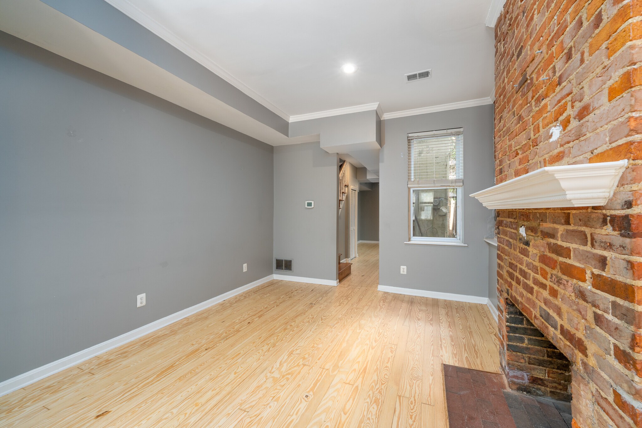 Building Photo - 926 S Hanover St