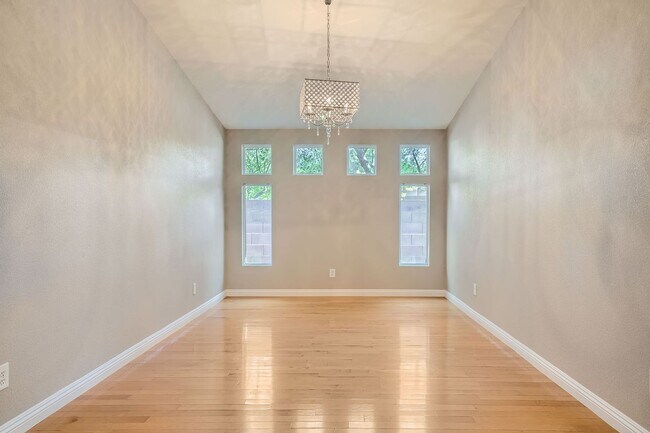 Building Photo - Great Henderson Single Story Home