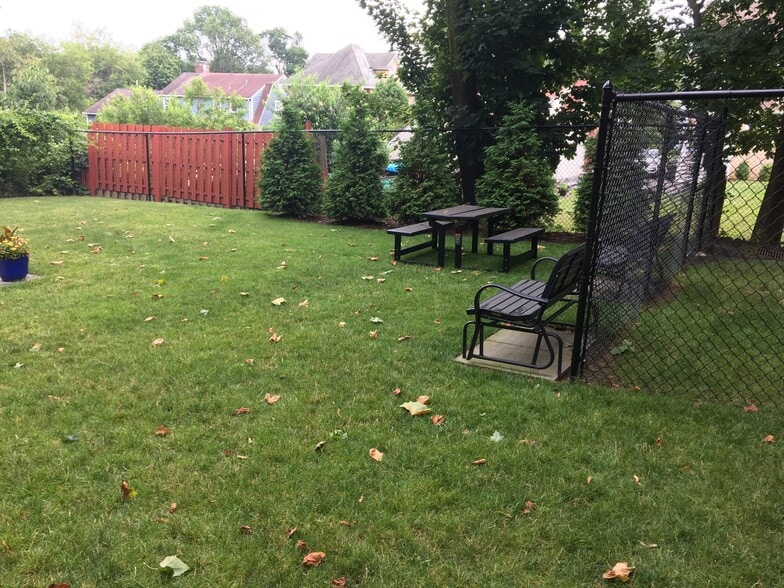 Outdoor Community Area - 152 N Broadway