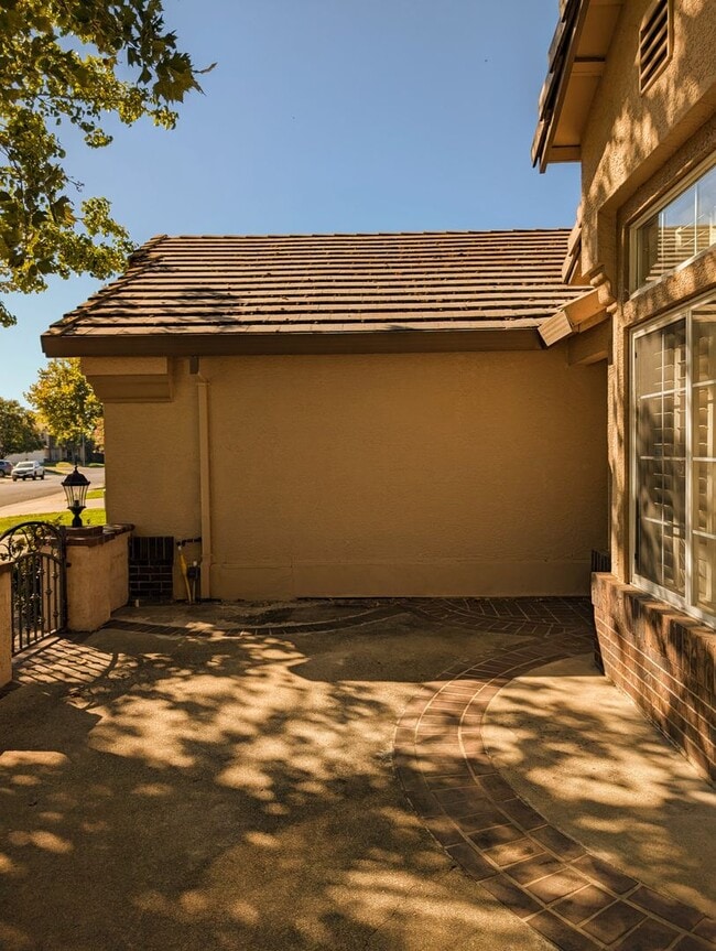 Building Photo - BEAUTIFUL SINGLE FAMILY HOME IN FOLSOM!
