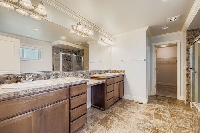 Building Photo - Beautifully Finished 4 Bed 2.5 Bath Bothel...