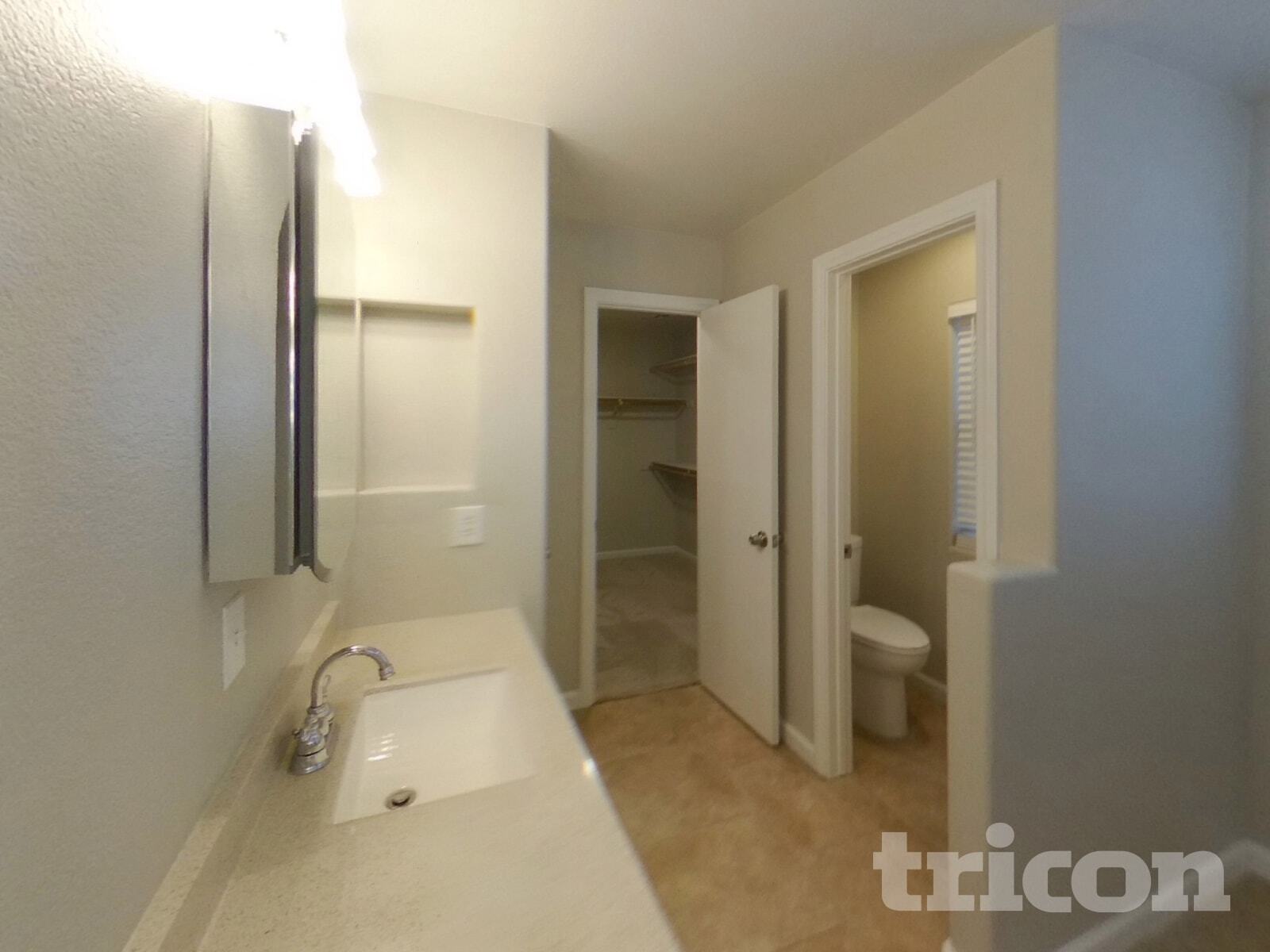 Building Photo - 4598 Hearts Desire Ave