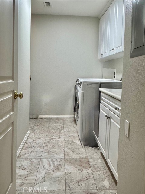 Building Photo - 88 Sarabande