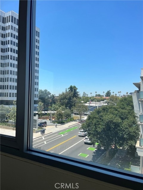 Building Photo - 175 S Lake Ave