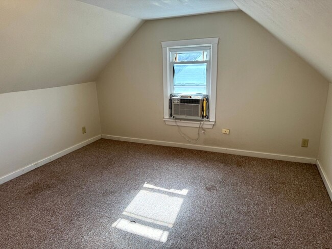 Building Photo - 3 bedroom Kenosha cape cod