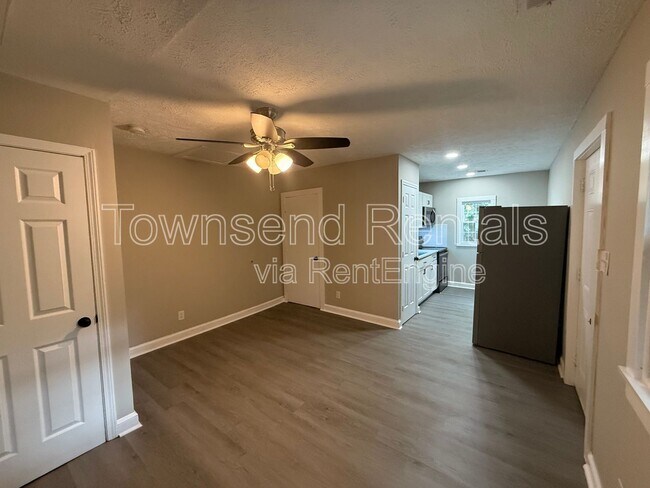 Primary Photo - 807 Branson St