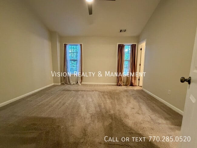 Building Photo - 2084 Manhattan Pkwy
