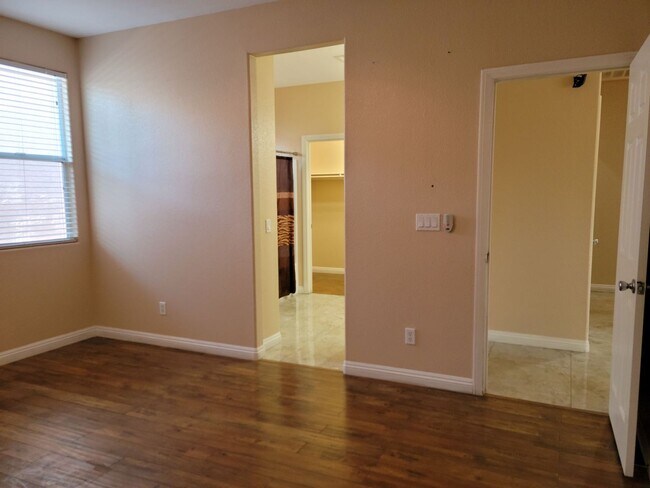 Building Photo - Downtown Summerlin Beauty