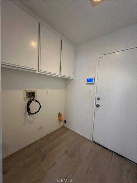 Building Photo - 9251 Middlefield Dr