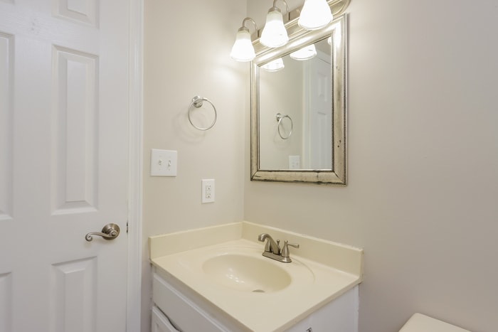 Building Photo - 1649 Meadow Oak Ct