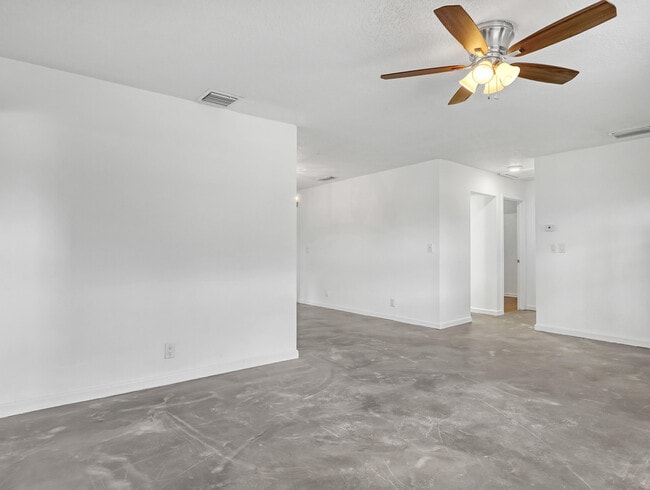 Building Photo - 9596 Richmond Cir