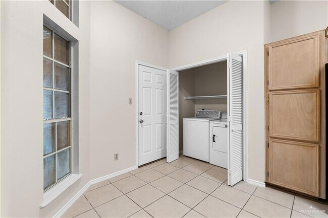 Building Photo - 1709 Jonquil Ave