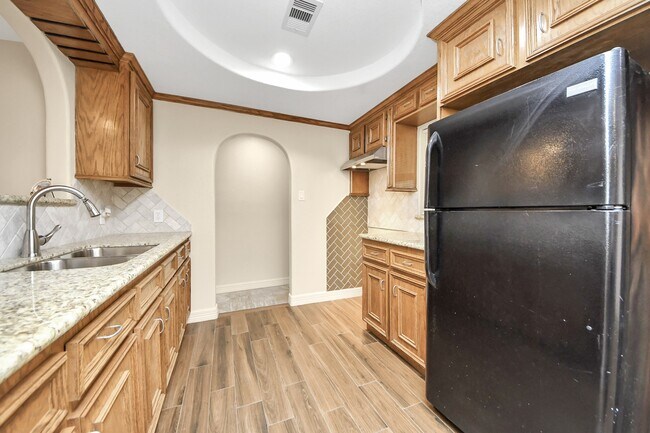 Building Photo - 8925 Homewood Ln