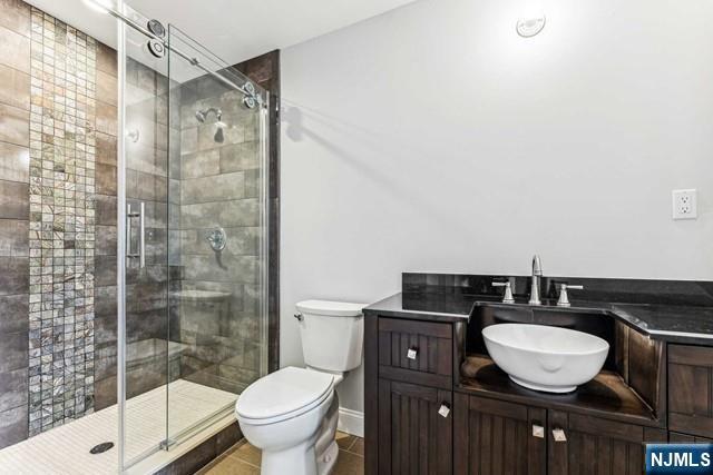 Building Photo - 25 Jones